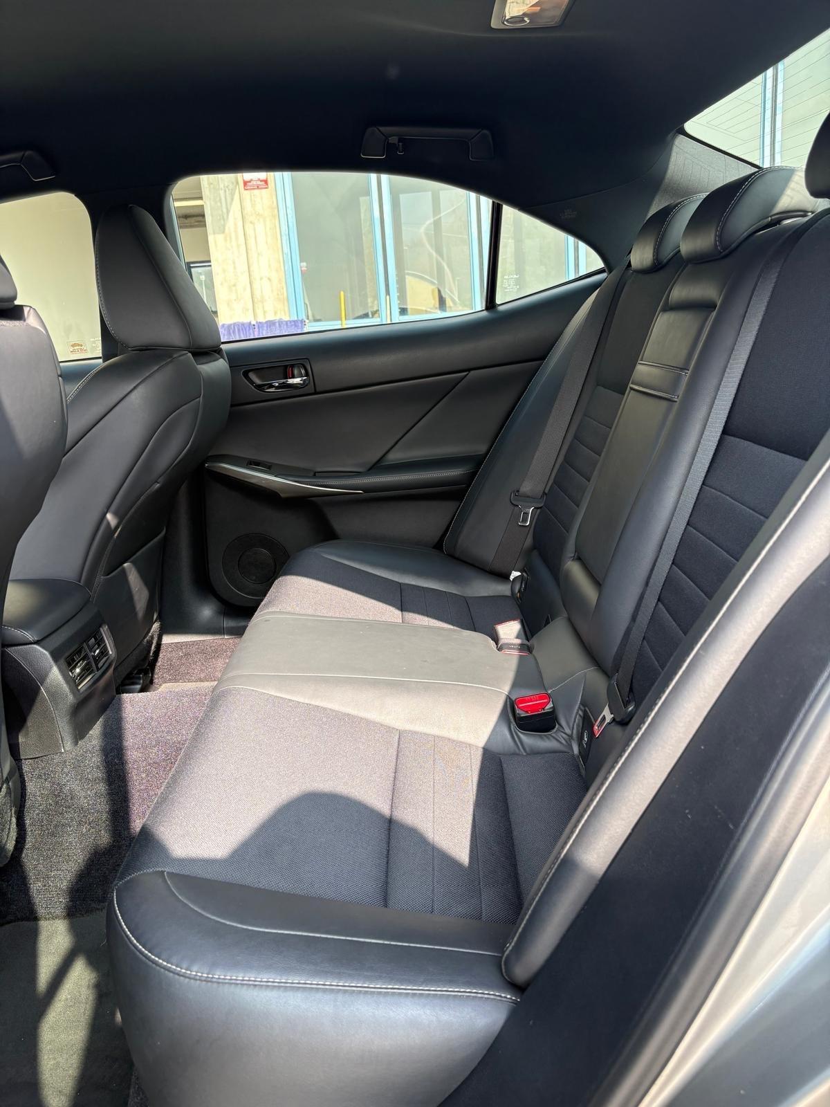 Lexus IS Hybrid FSport