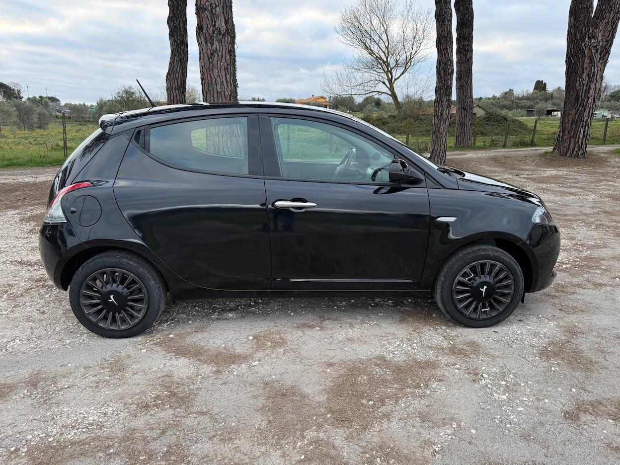 Lancia Ypsilon 1.0 FireFly 5 porte S&S Hybrid Gold