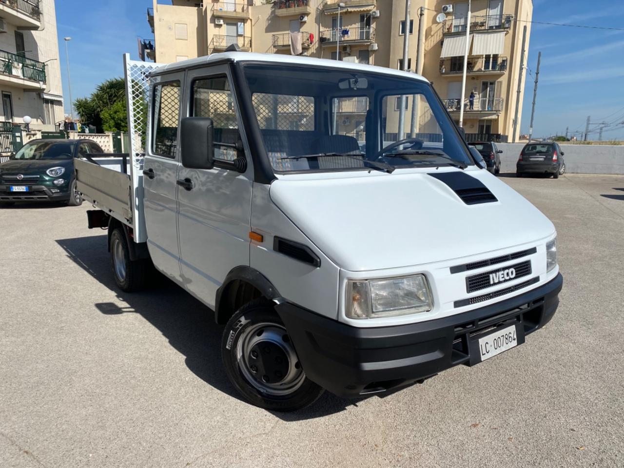 Iveco Daily 35.10 2.8 TD PC-DC Cab.7p.ti Basic