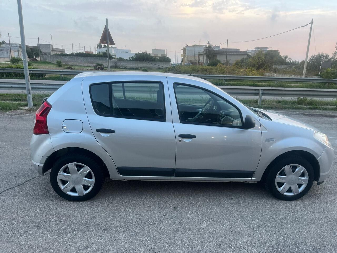 Dacia Sandero 1.2 16V GPL - 2012