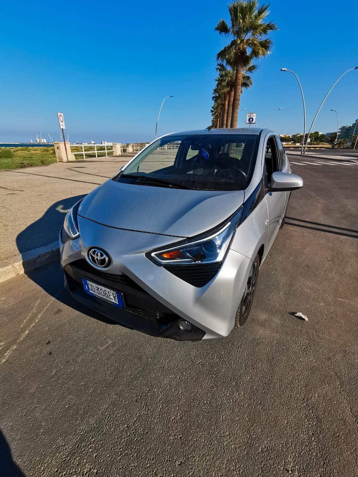 Toyota Aygo Connect 1.0 72 CV 5P x-cool 12/2020