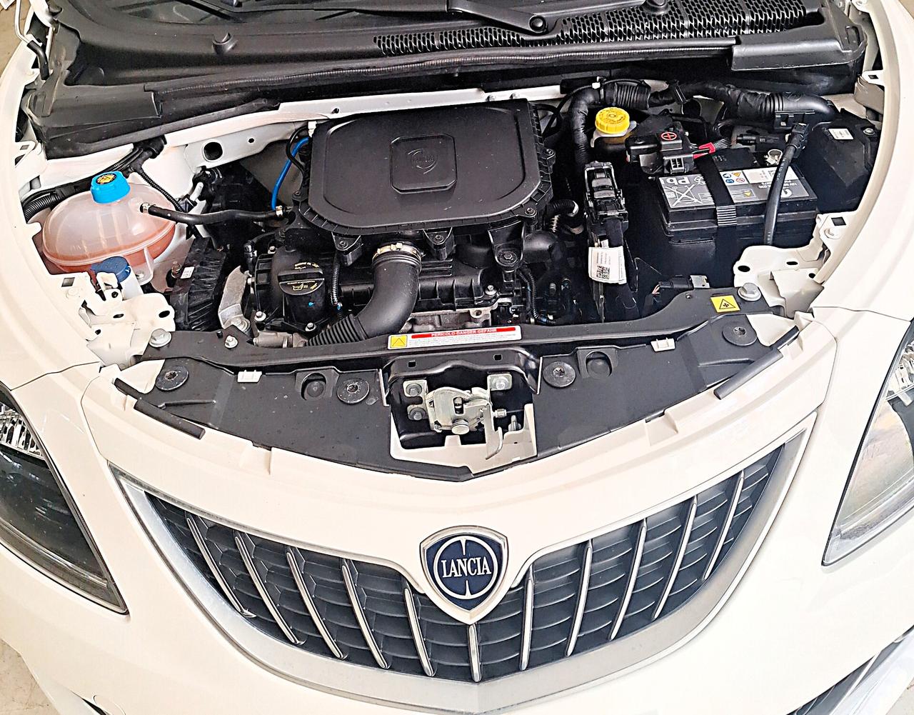Lancia Ypsilon 1.0 FireFly 5 porte S&S Hybrid Platino - 1068