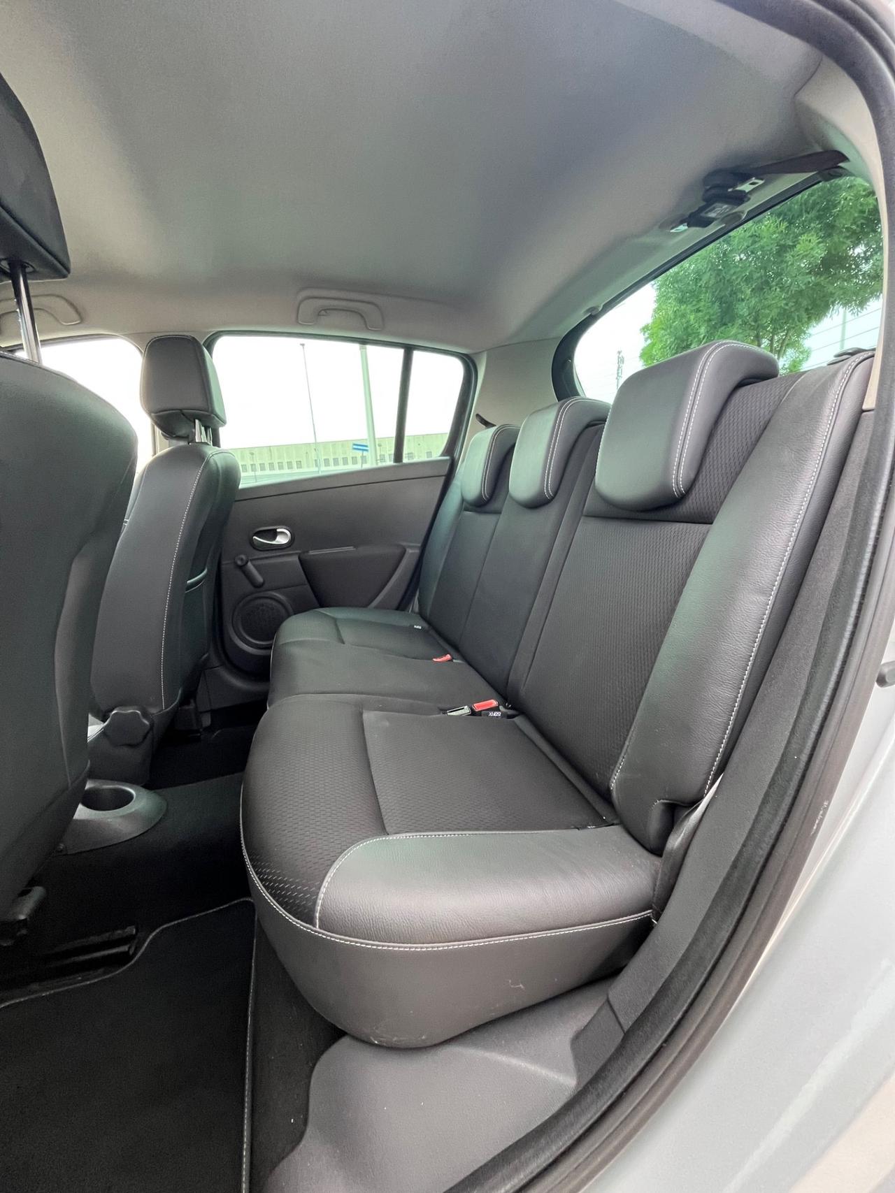 Renault Clio 1.2 16V 5 porte Le Iene