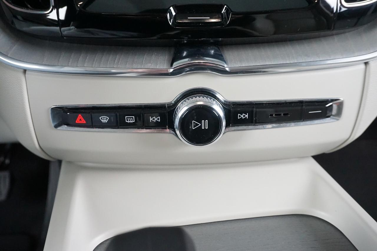 Volvo XC 60 B4 (d) auto AWD autocarro Ultimate Dark