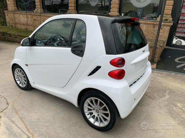 SMART - Fortwo - 1000 52 kW MHD coupé pure