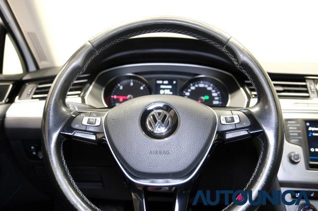 VOLKSWAGEN Passat Variant 1.6 TDI SCR DSG R-LINE BMT