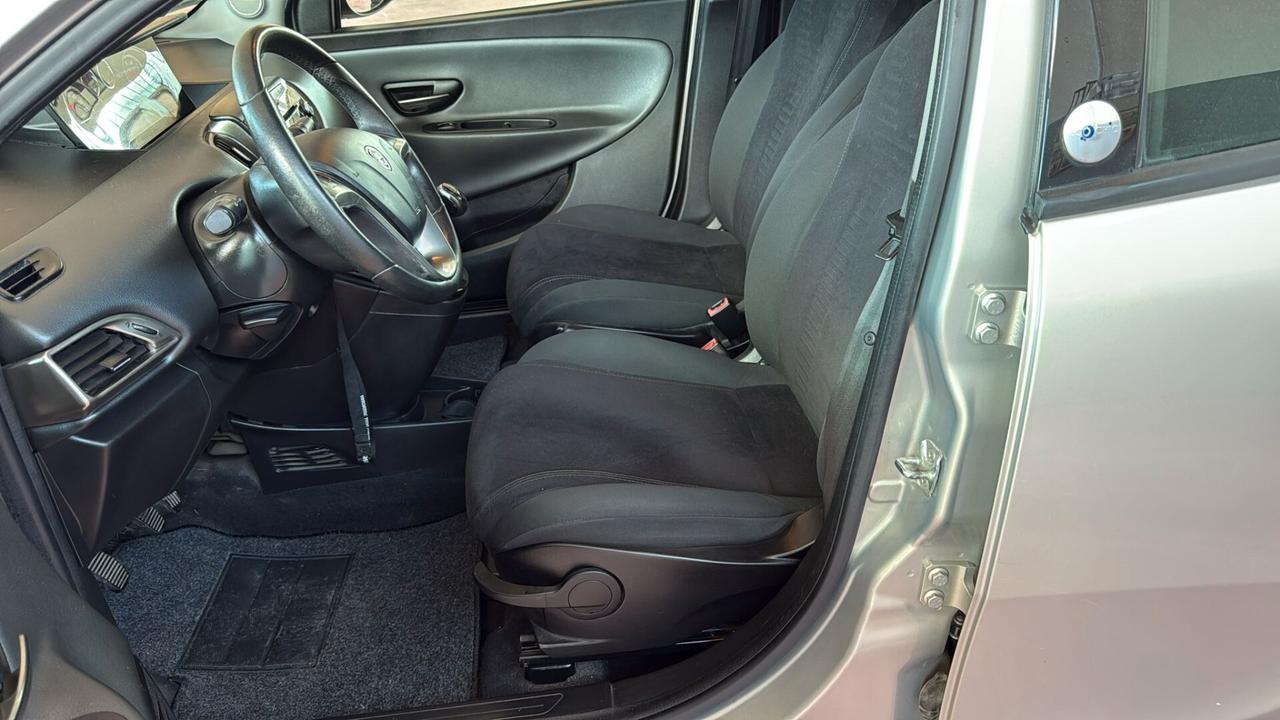 Lancia Ypsilon 1.2 69 CV 5 porte GPL Ecochic Silver