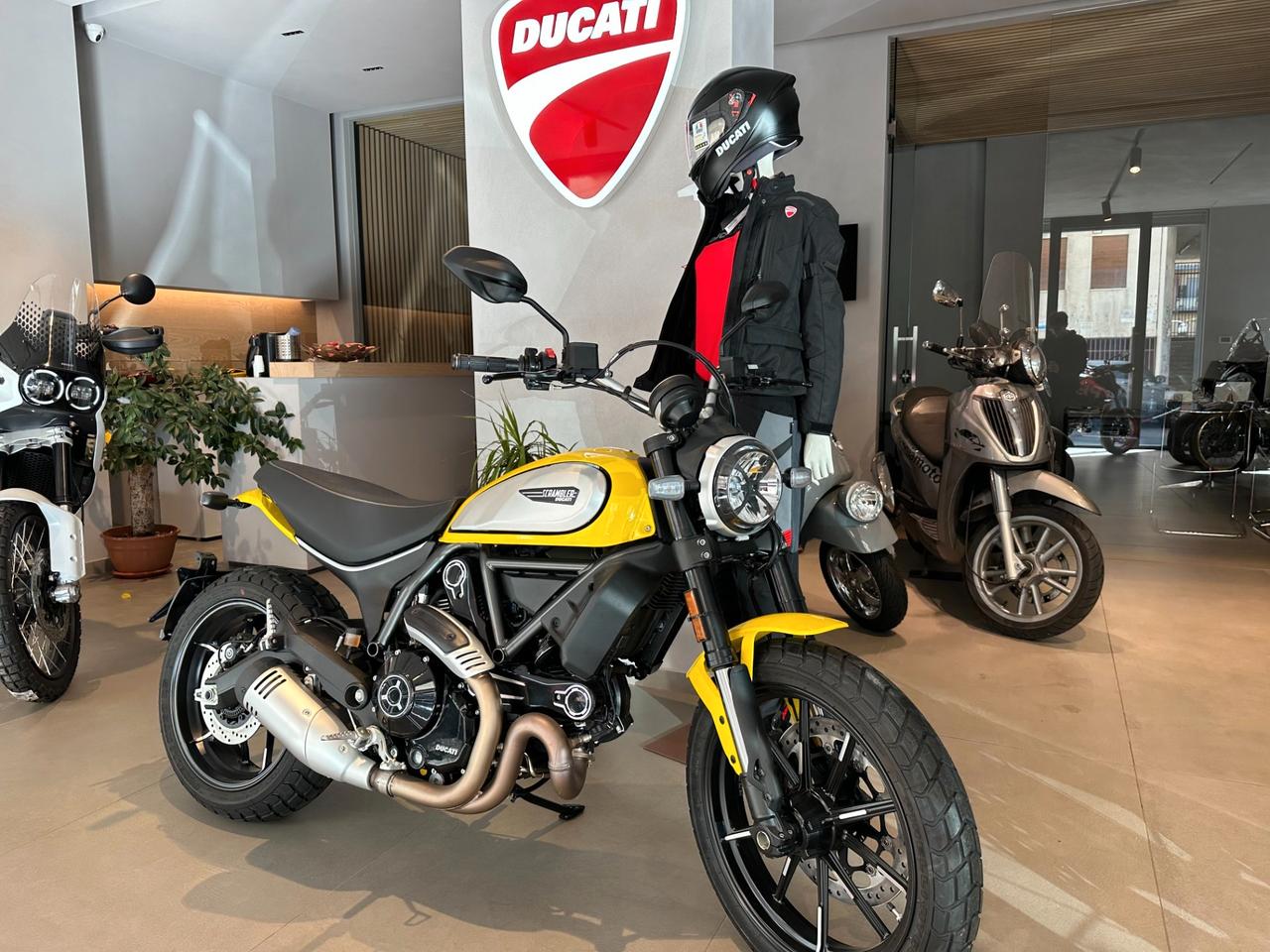 DUCATI SCRAMBLER 800 ICON