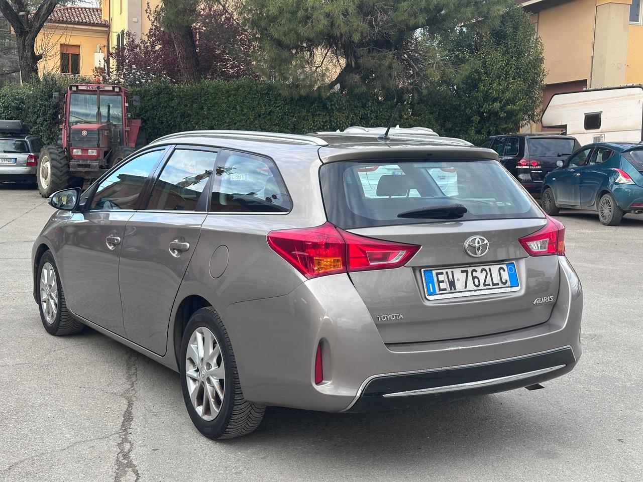 Toyota Auris Touring Sports 1.4 D-4D Lounge