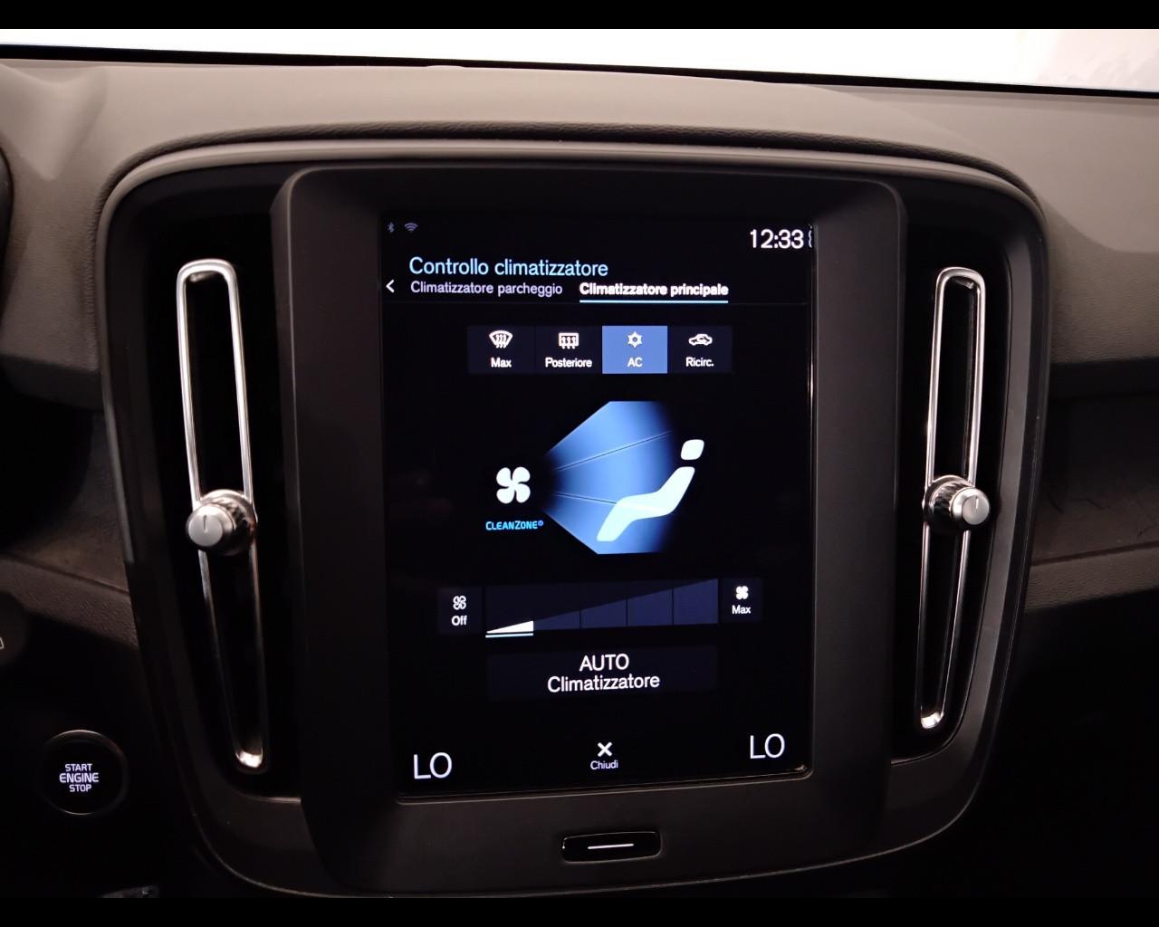 VOLVO XC40 - XC40 1.5 t3 Momentum Core 163cv my21