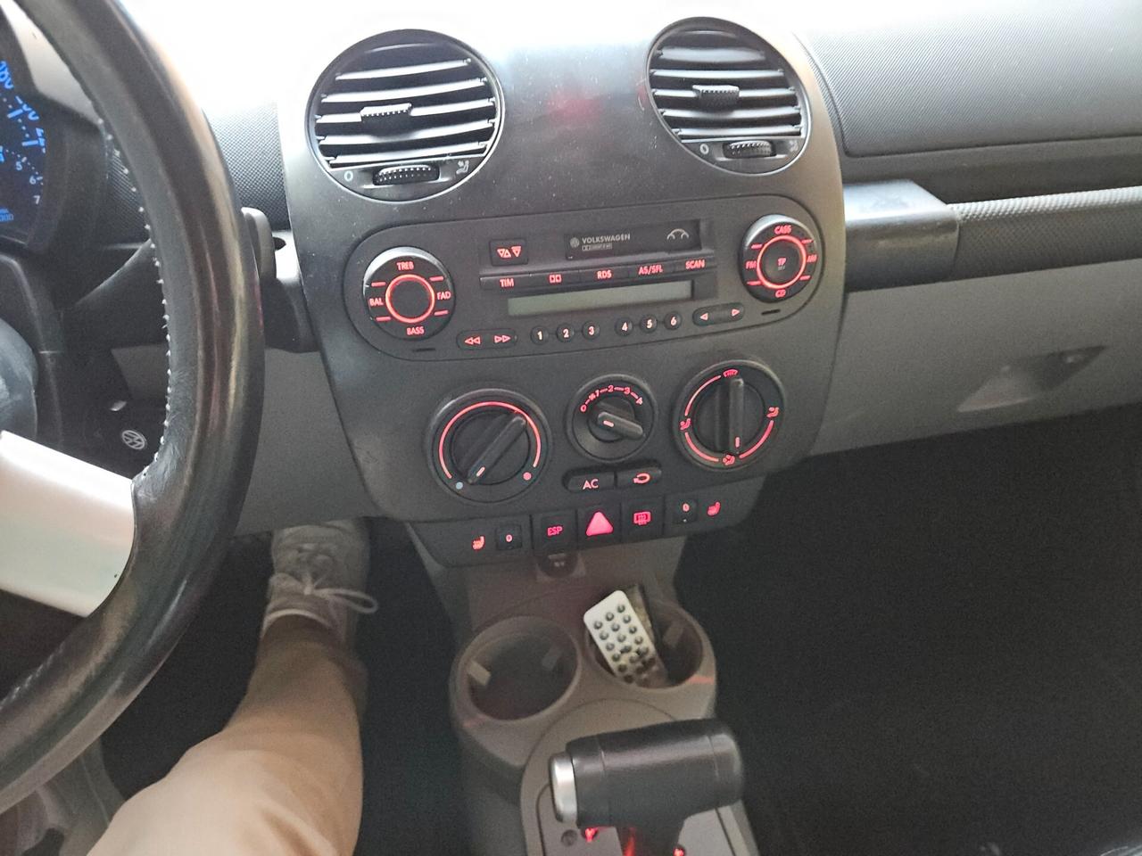 Volkswagen New Beetle 2.0 Cabrio Automatica