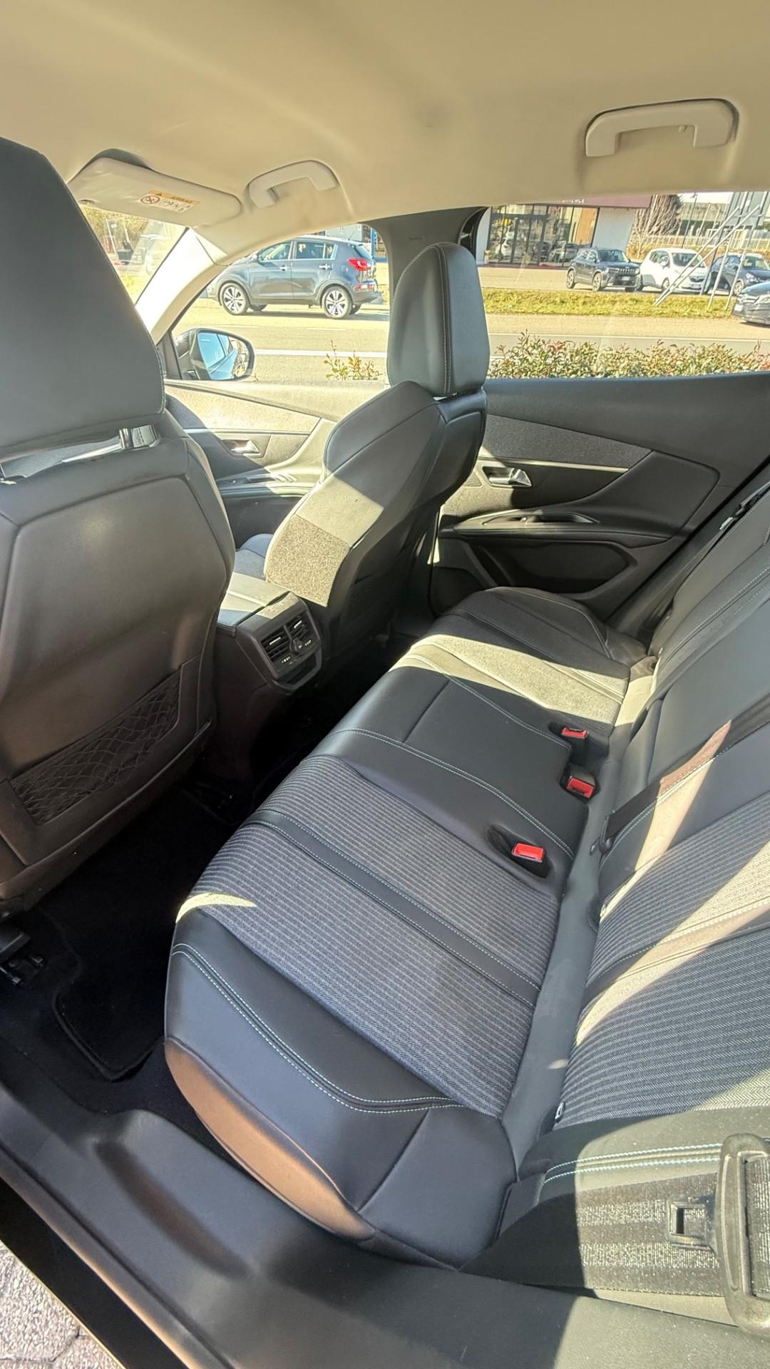 PEUGEOT GT 3008 HYBRID/BENZINA 2022