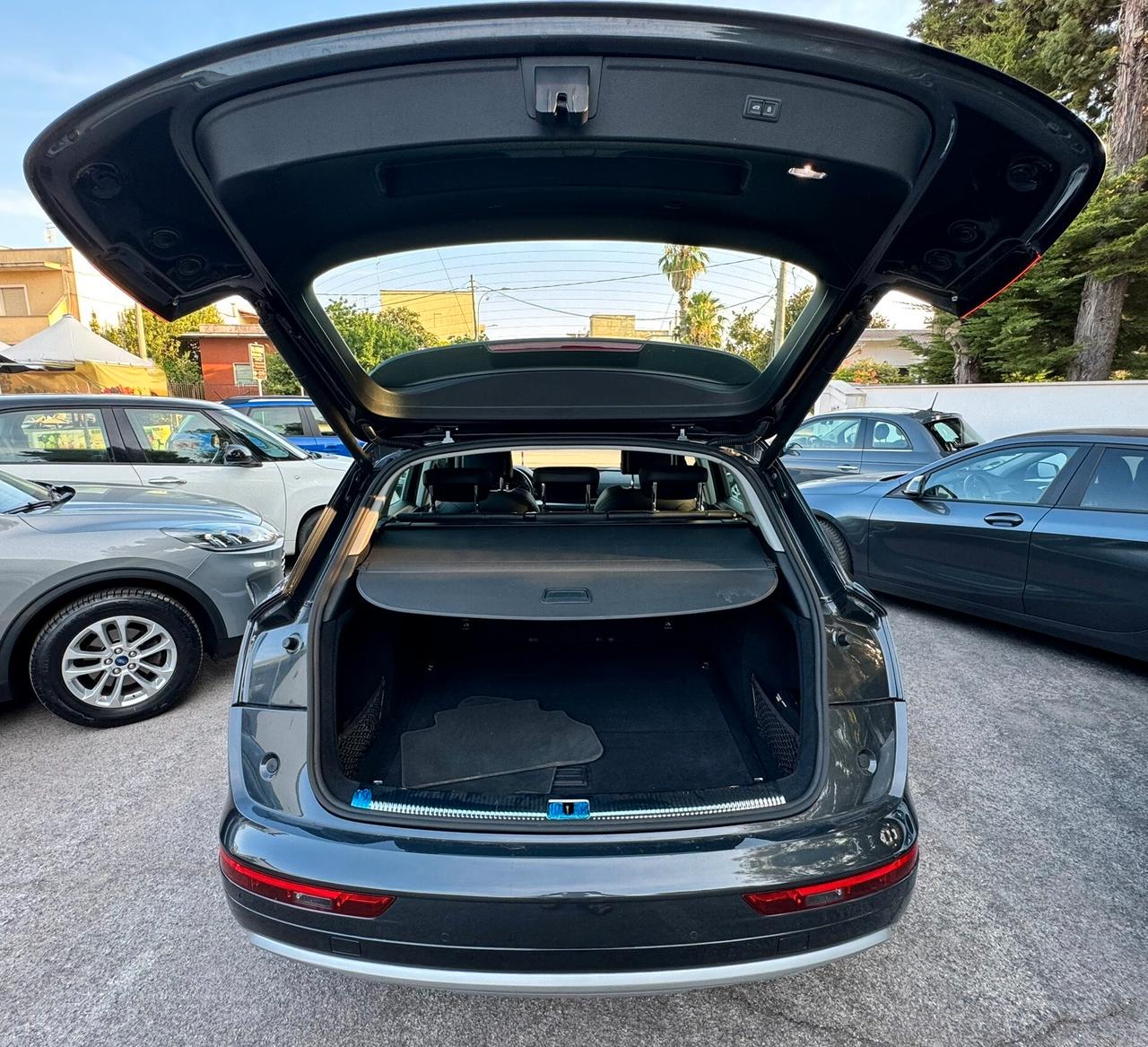 Audi Q5 40 TDI quattro S-Tronic Business Sport
