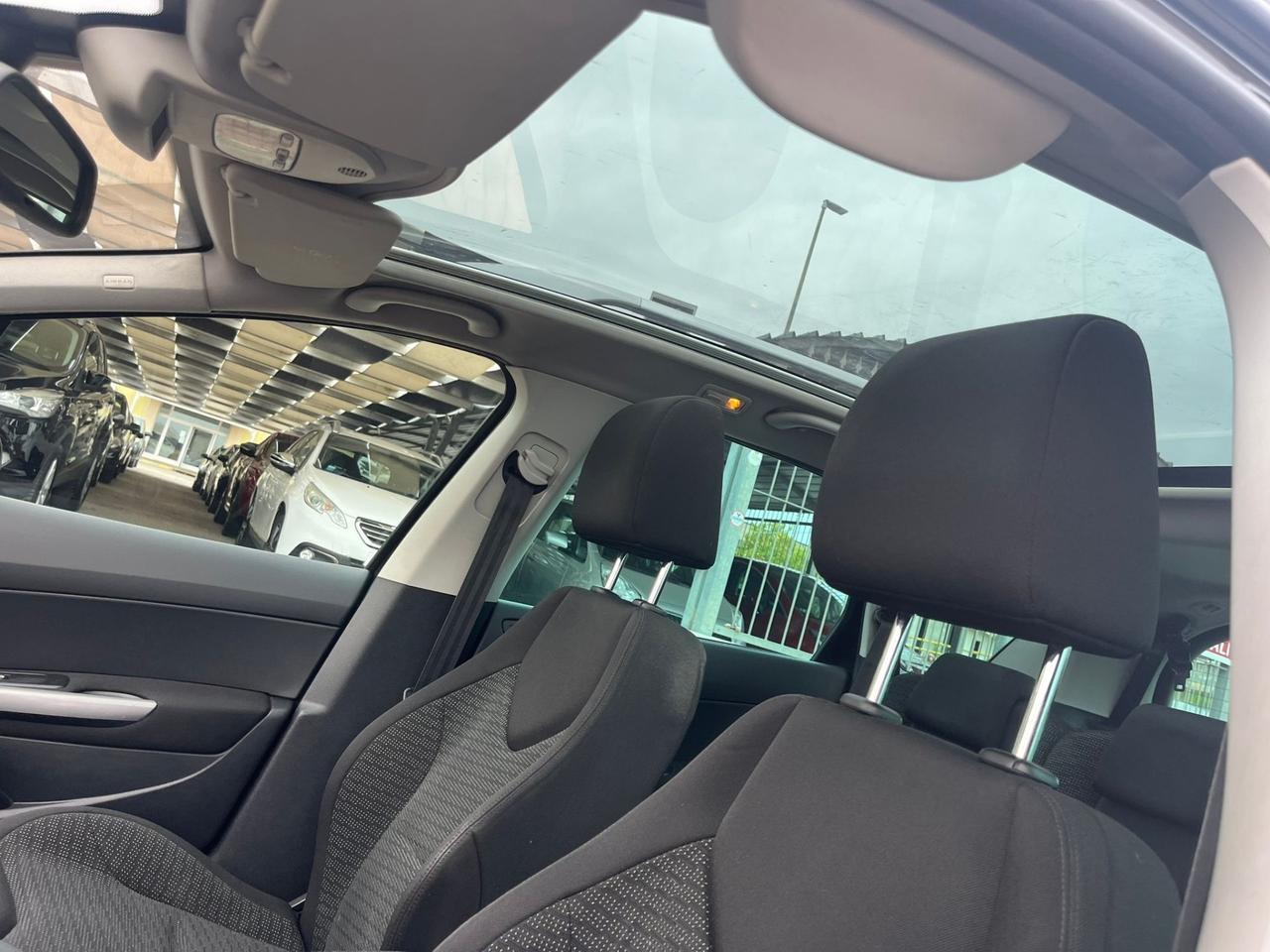 Peugeot 308 1.6 HDi SW Ciel Féline - 2011