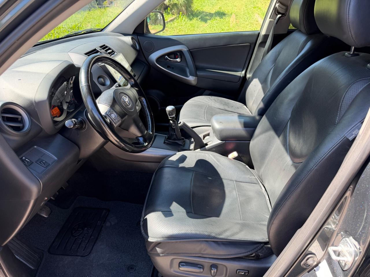 Toyota RAV 4 2.2 D-4D 136 CV tenuto maniacalmente