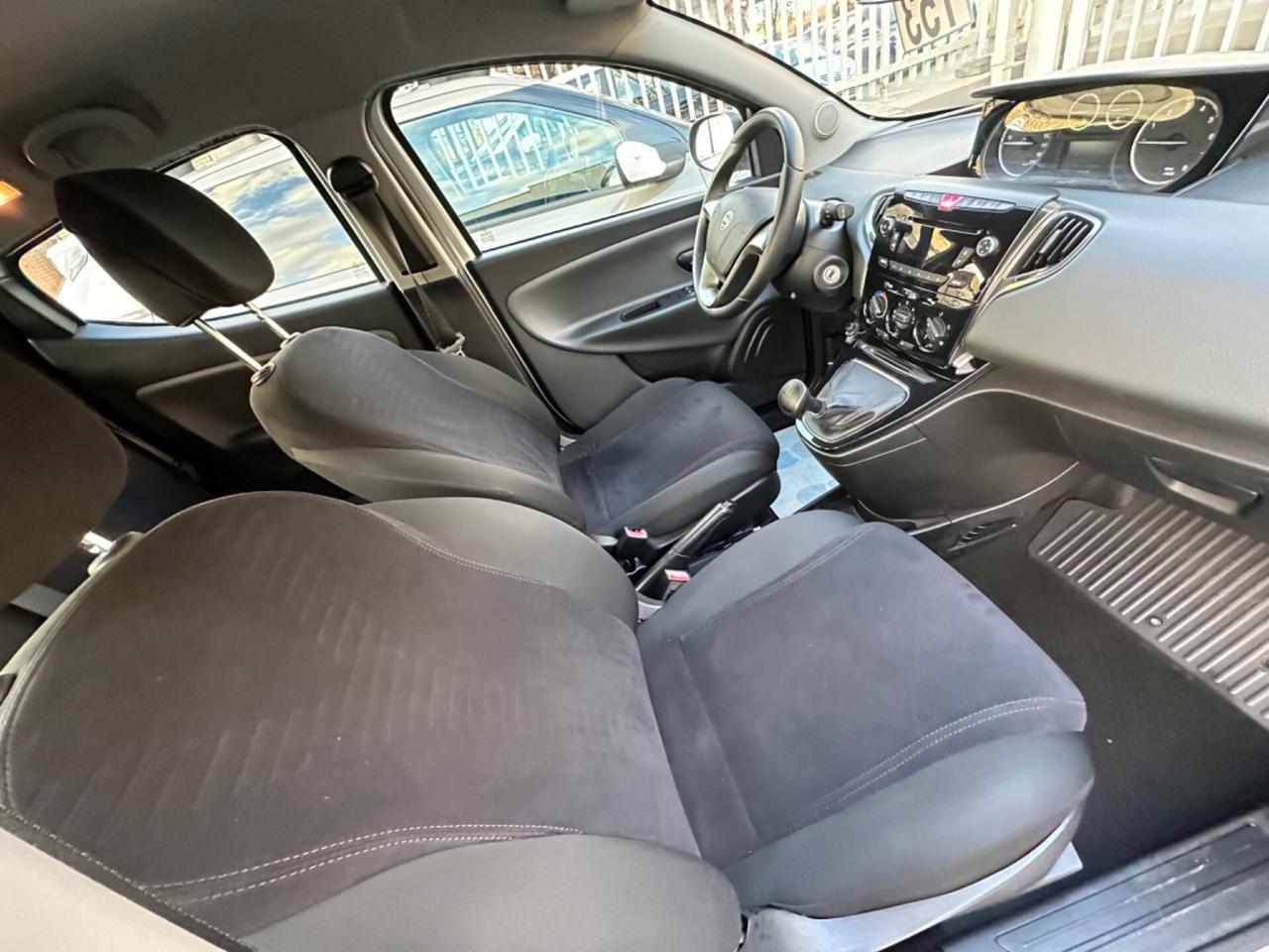 Lancia Ypsilon 0.9 TwinAir 85 CV 5 porte S&S DFN Gold