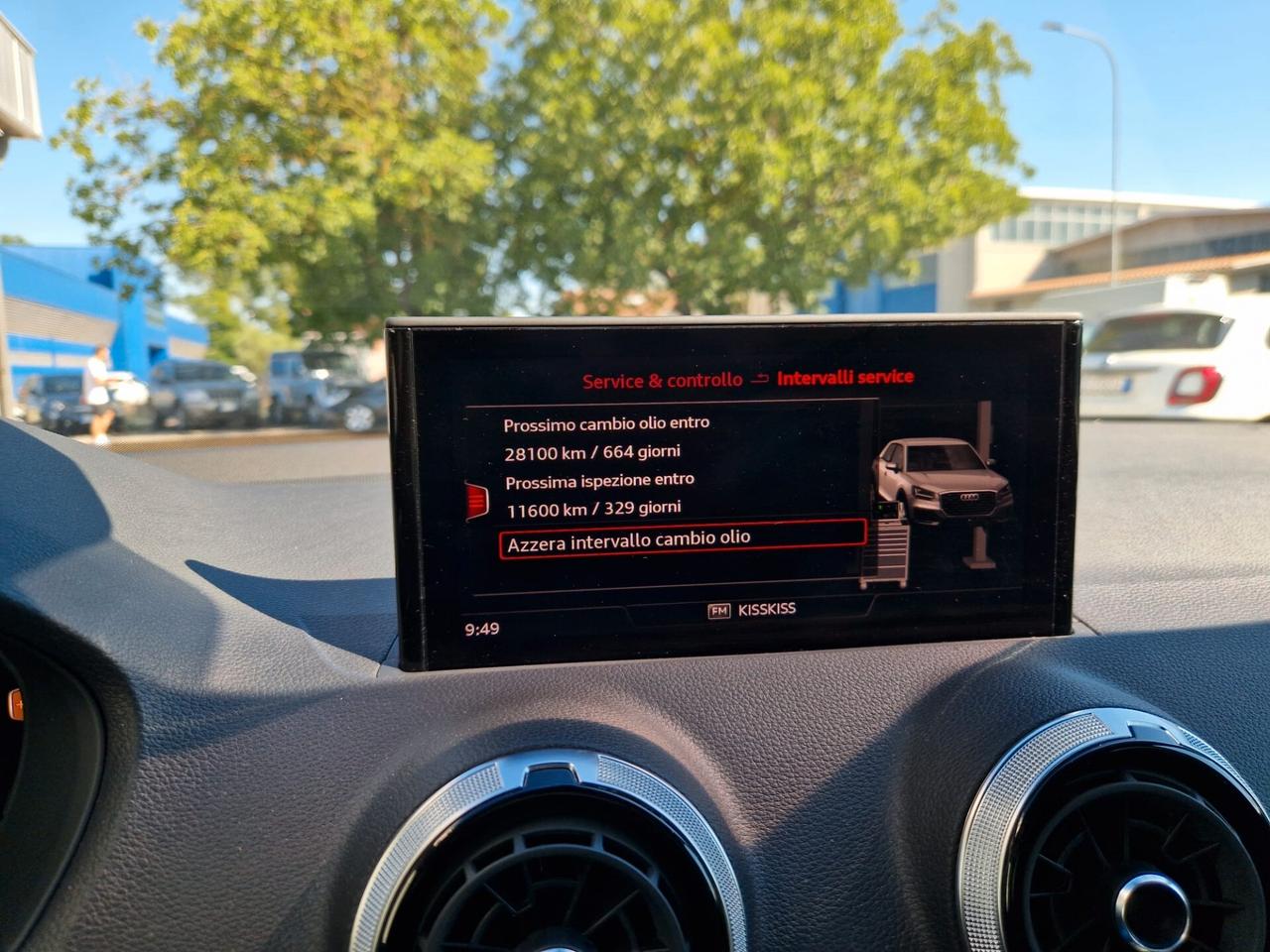 Audi Q2 30 TDI Identity Black