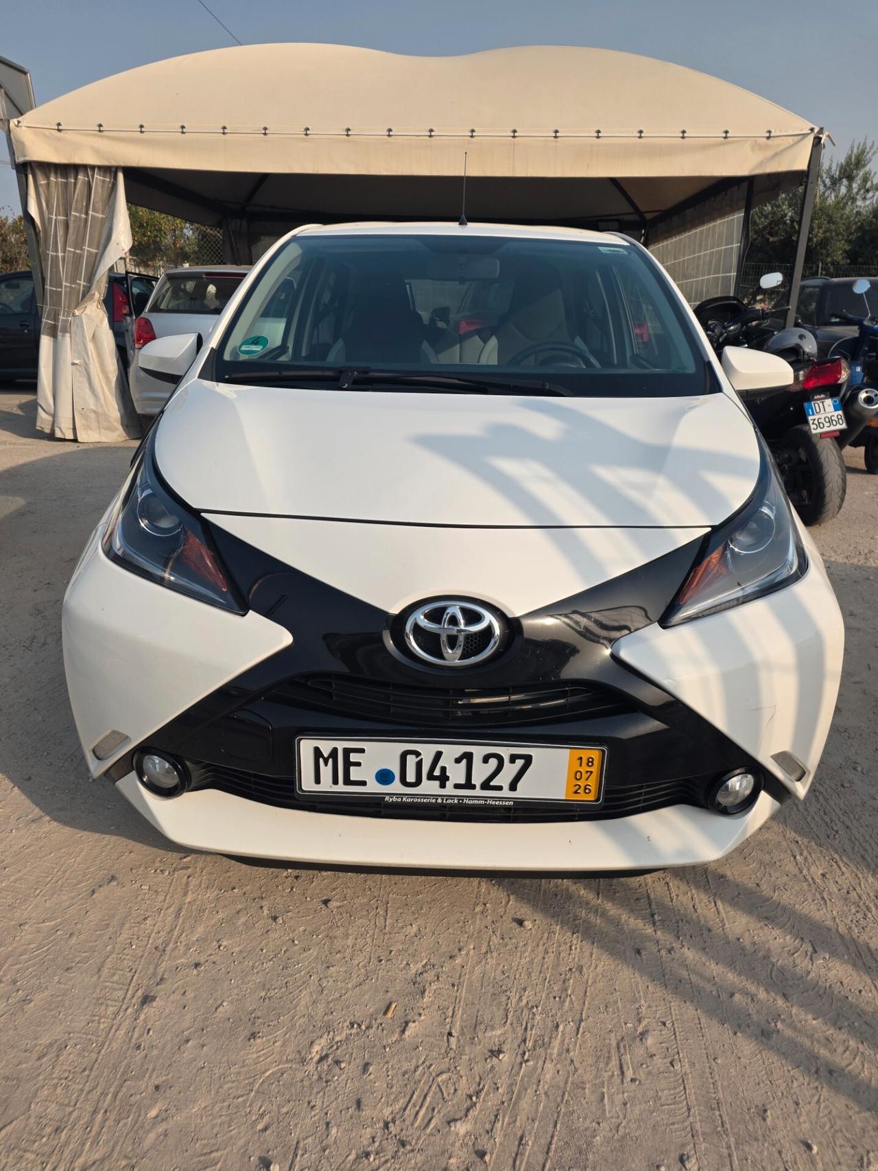 Toyota Aygo 1.0 VVT-i 69 CV 5 porte x-clusiv