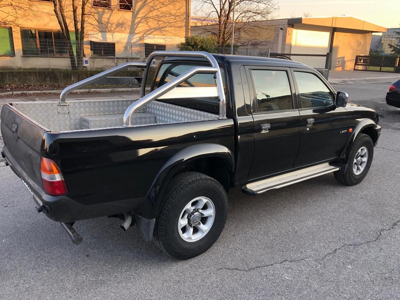 Mitsubishi L200 2.5 TDI 4WD Club Cab Pick-up