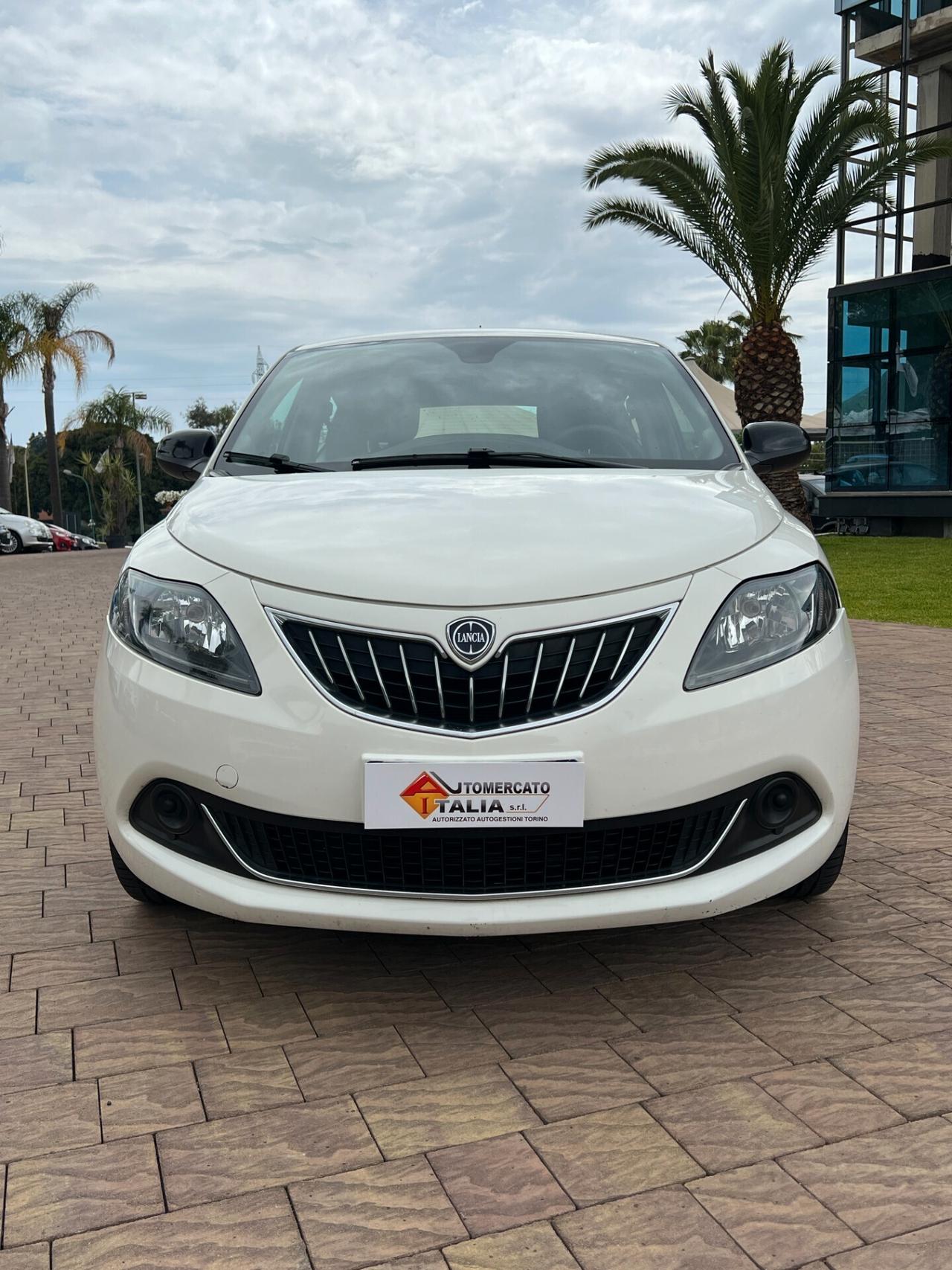 Lancia Ypsilon 1.0 FireFly 5 porte S&S Hybrid Ecochic Silver