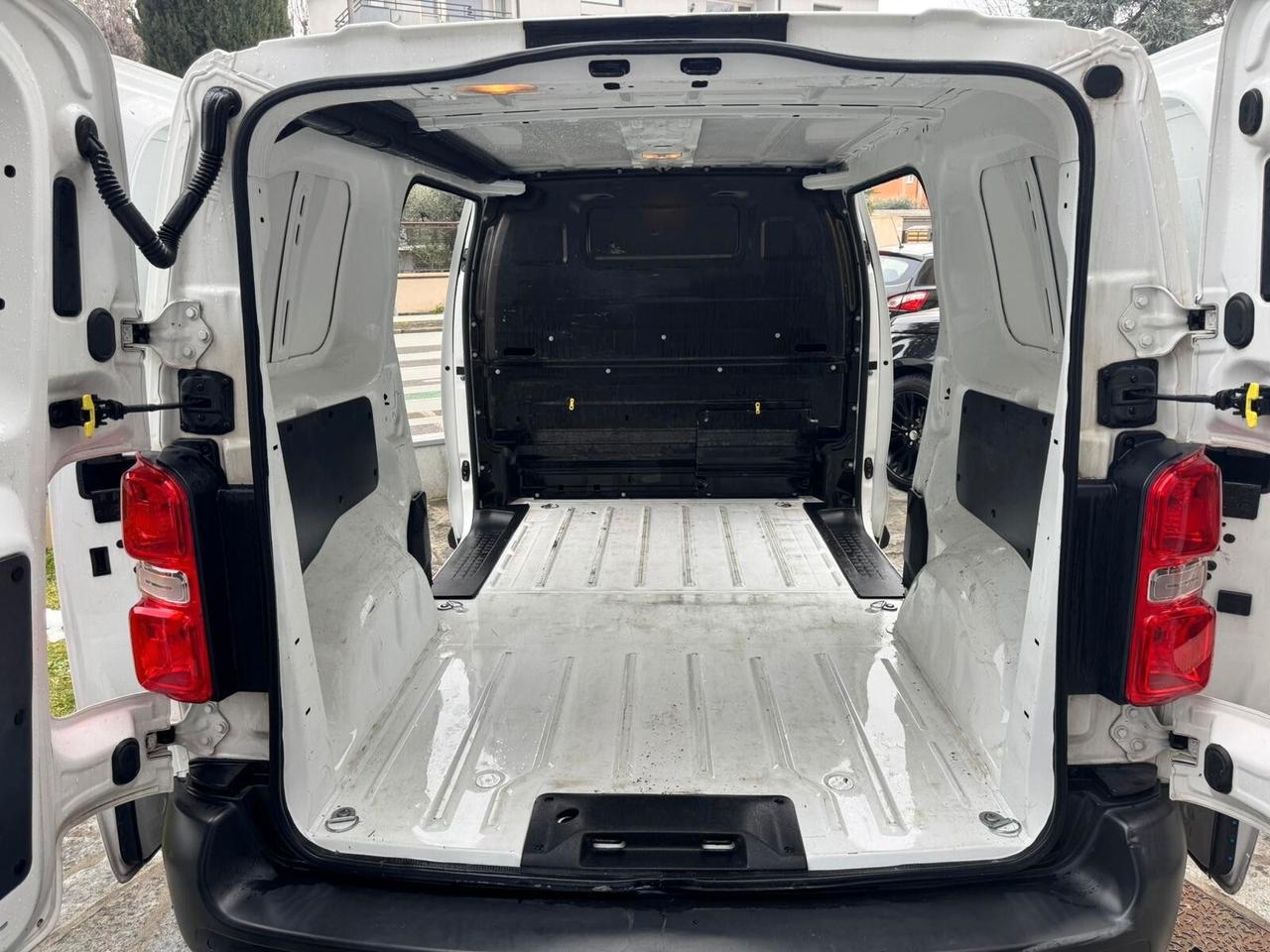 PEUGEOT EXPERT BLUEHDI 122cv FURGONE LAMIERATO