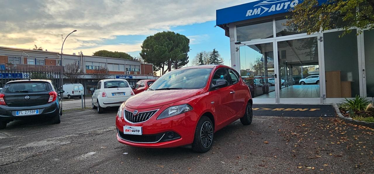 Lancia Ypsilon 1.0 benzina Hybrid