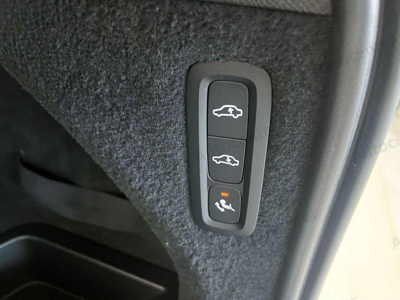 Volvo XC90 XC90 B5 (d) 235CV AWD GEARTRONIC 7 POSTI R DESIGN **FULL FULL FULL**