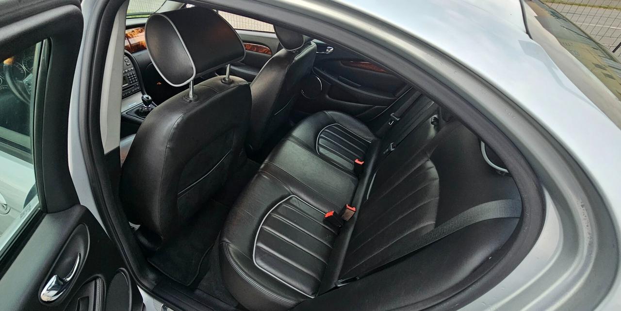 Jaguar X-Type 2.2D EXECUTIVE