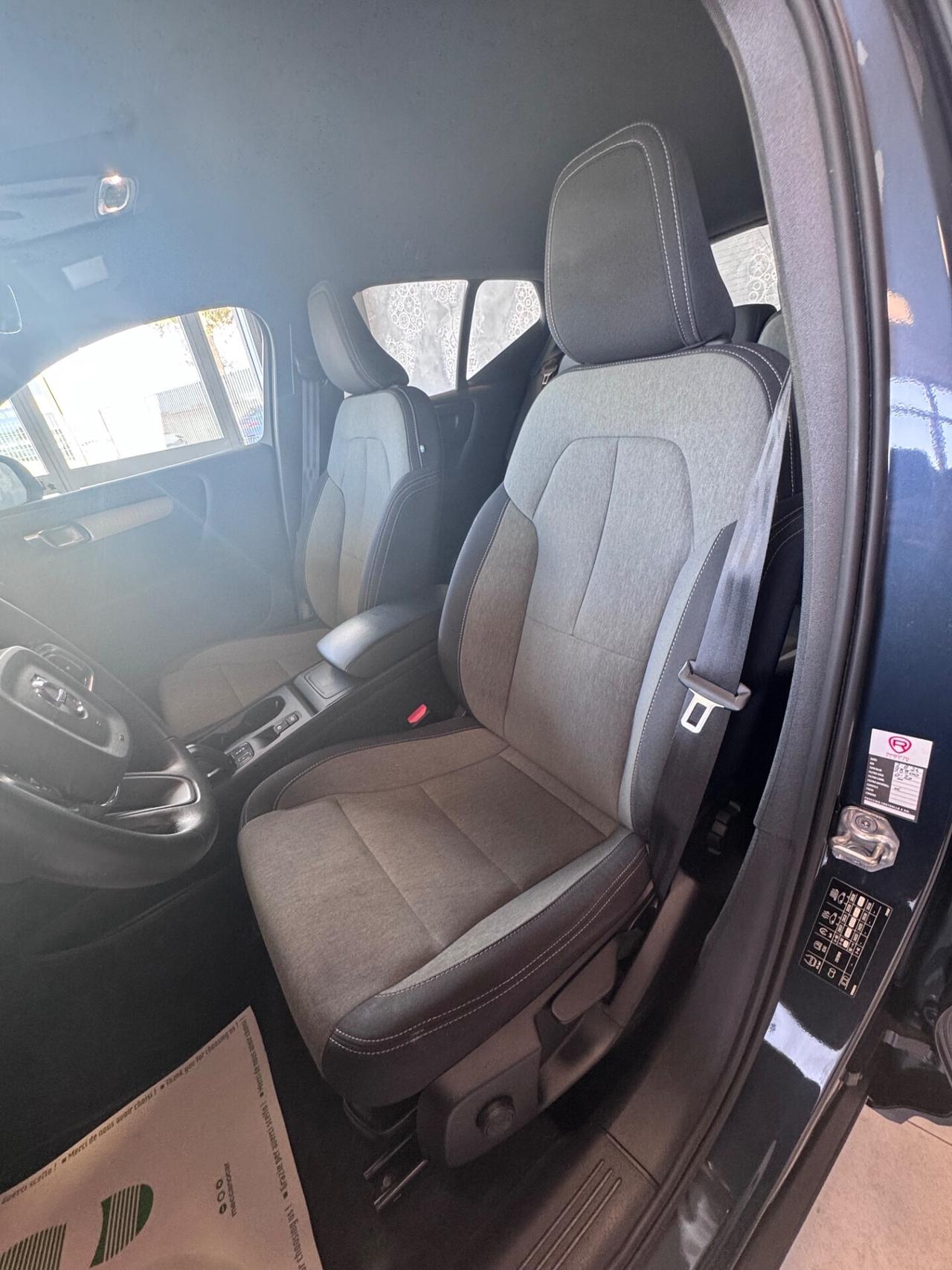 VOLVO XC40 D3 R DESIGN MOMENTUM MY2020