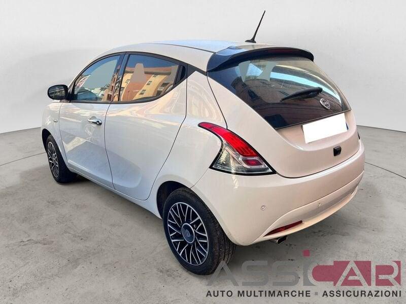 Lancia Ypsilon 1.0 FireFly 5 porte S&S Hybrid Platino