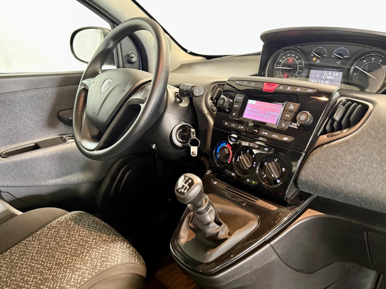 Lancia Ypsilon 1.0 FireFly 5 porte S&S Hybrid Silver