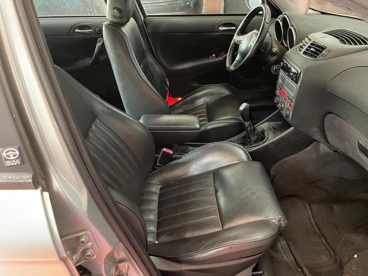 Alfa Romeo 147 1.6i 16V Twin Spark cat 5p. Distinctive