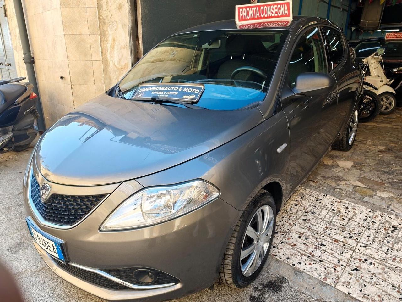 Lancia Ypsilon 1.2 69 CV 5 porte Silver