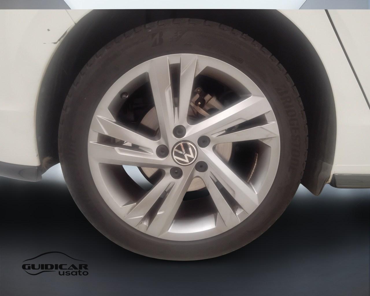 VOLKSWAGEN Golf VIII 2020 - Golf 1.5 etsi evo R-Line 130cv dsg