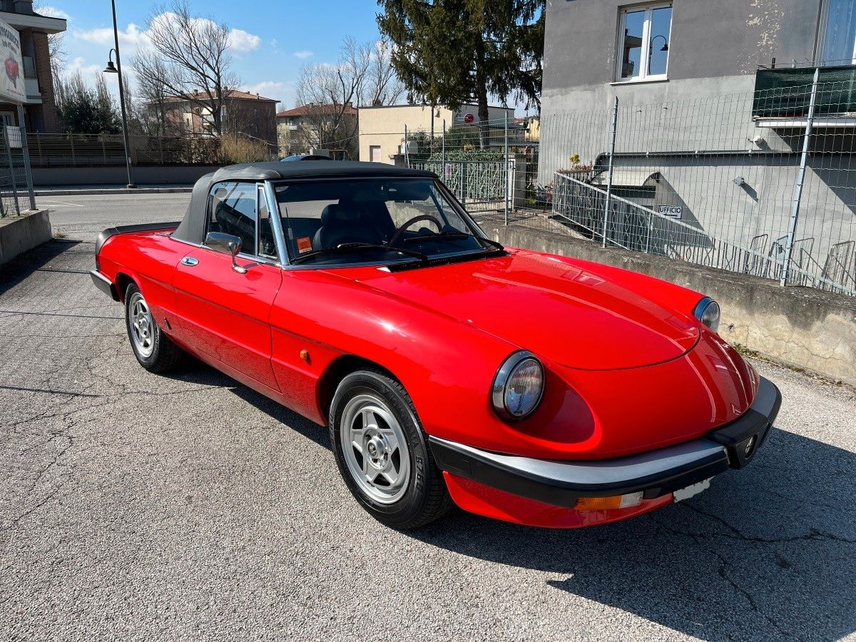 Alfa Romeo Duetto 2000 ASI