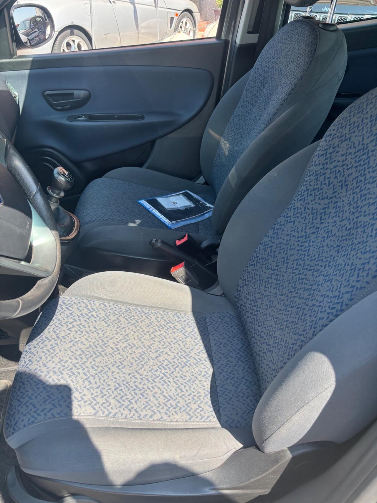 Lancia Ypsilon 1.0 FireFly 5 porte S&S Hybrid Gold Plus