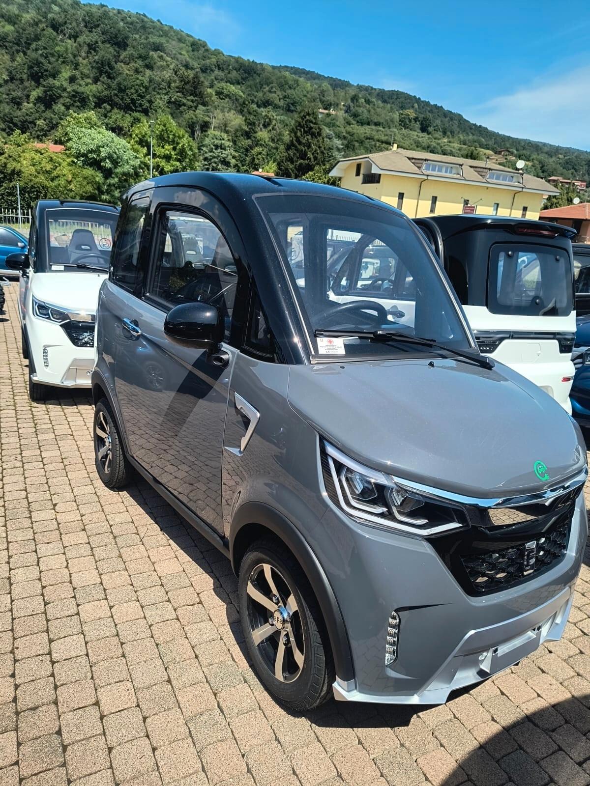 FREEDOM EVO SCOOTER CABINATO SENZA PATENTE NE' PATENTINO