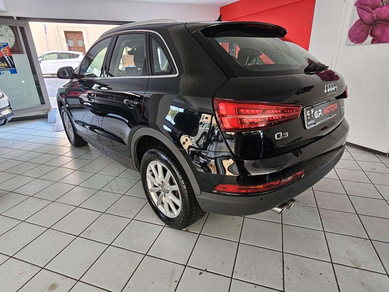 Audi Q3 2.0 TDI 120 CV Business
