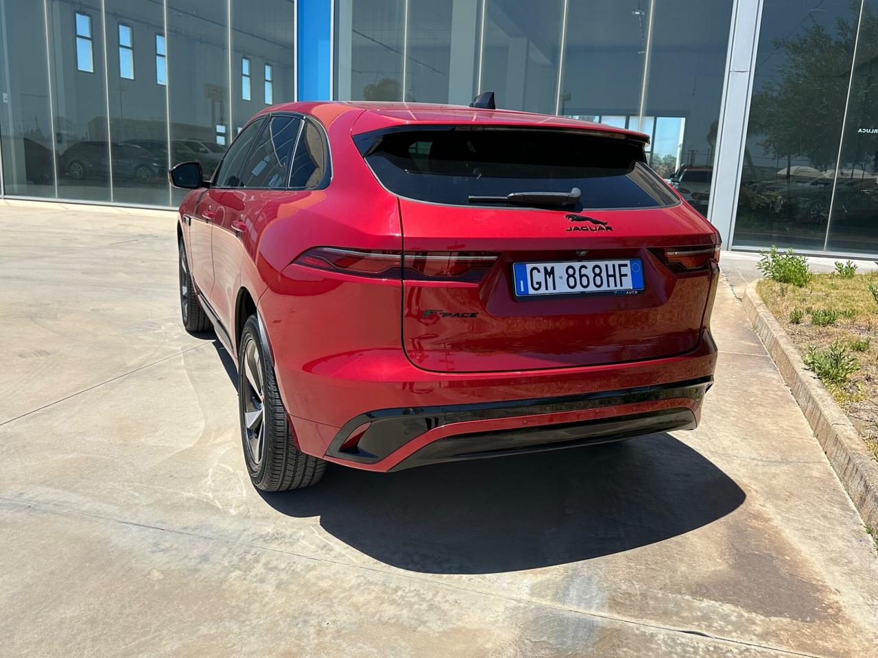 Jaguar F-Pace 2.0D R-Dynamic AUTOCARRO N1 totalmente detraibile