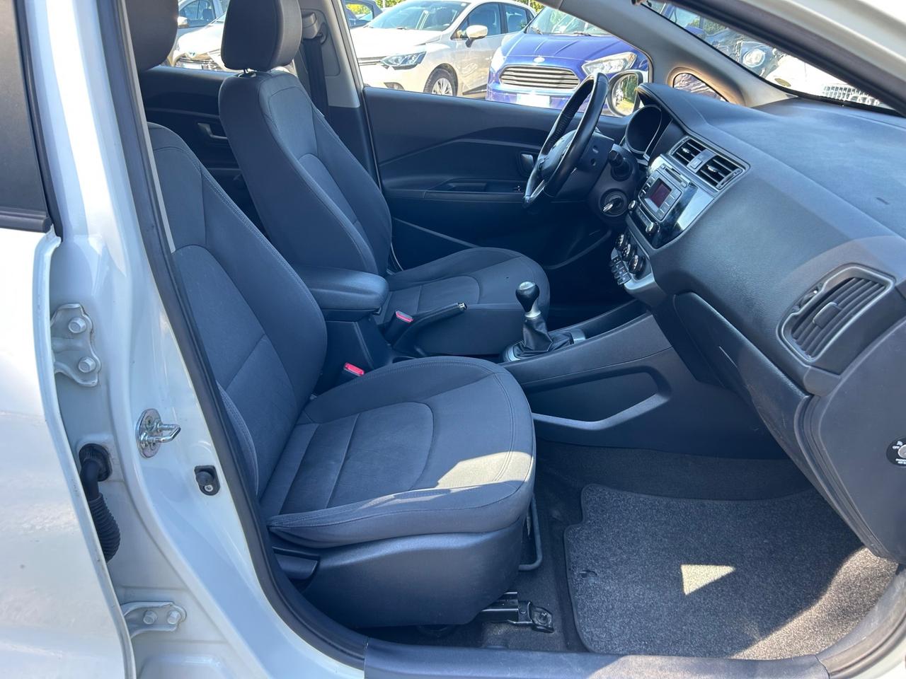 Kia Rio 1.2 CVVT 5p. Cool neopatentati rate permute