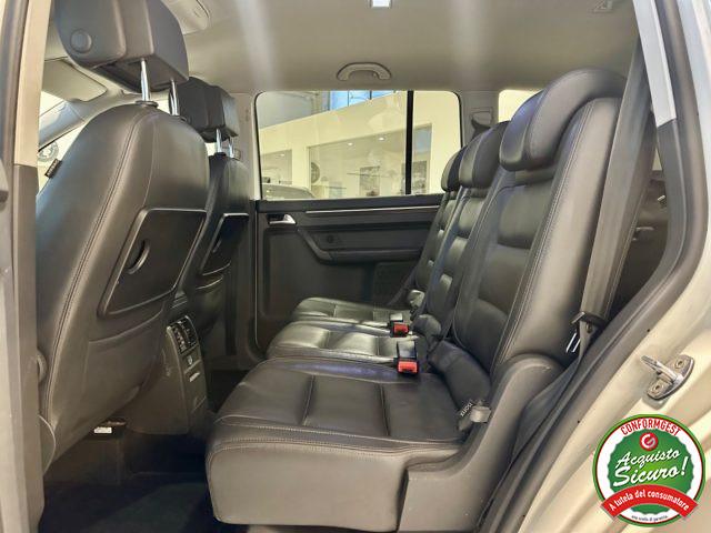 VOLKSWAGEN Touran 2.0 TDI 140CV DSG Highline *NEOPAT*7 POSTI*PELLE*