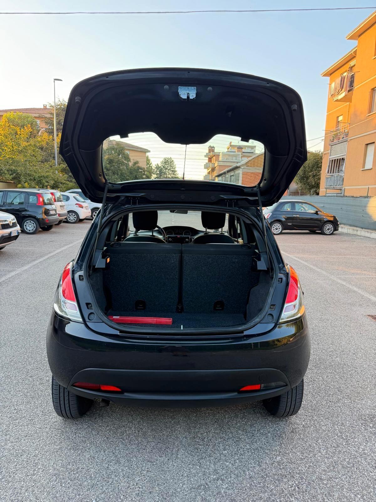 Lancia Ypsilon 0.9 METANO - NEOPATENTATI - 12 MESI DI GARANZIA -