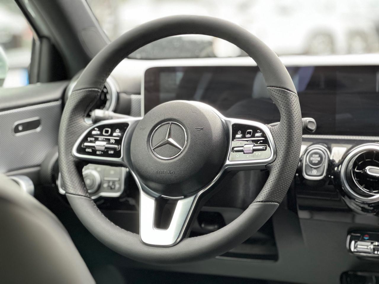 MERCEDES-BENZ A 220 Automatic Business *MBUX*Finanziabile