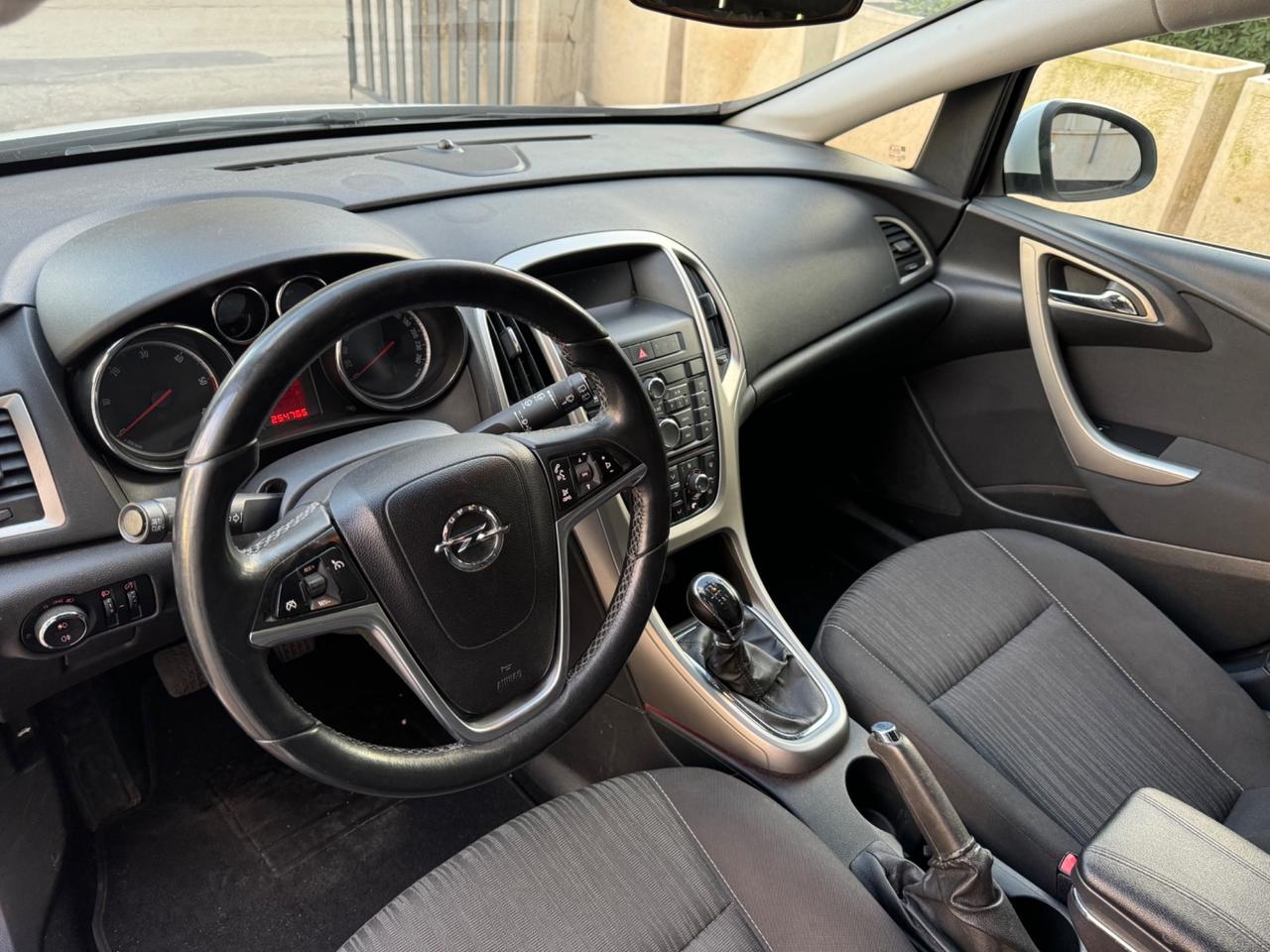 Opel Astra 1.7 CDTI - GANCIO TRAINO - 2012