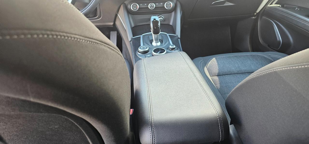Alfa Romeo Stelvio 2.2 Turbodiesel 160 CV AT8 RWD Sport-Tech