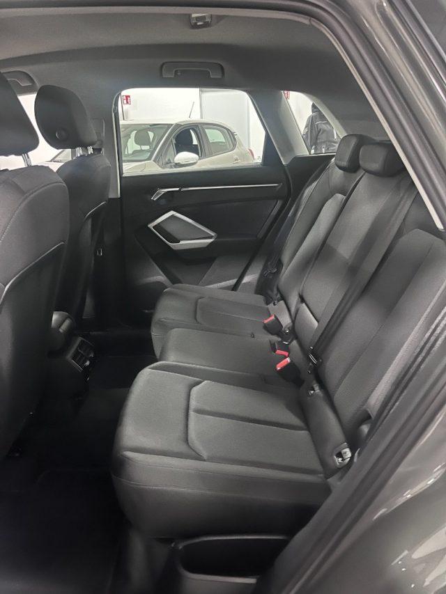 AUDI Q3 35 TDI quattro S tronic Business