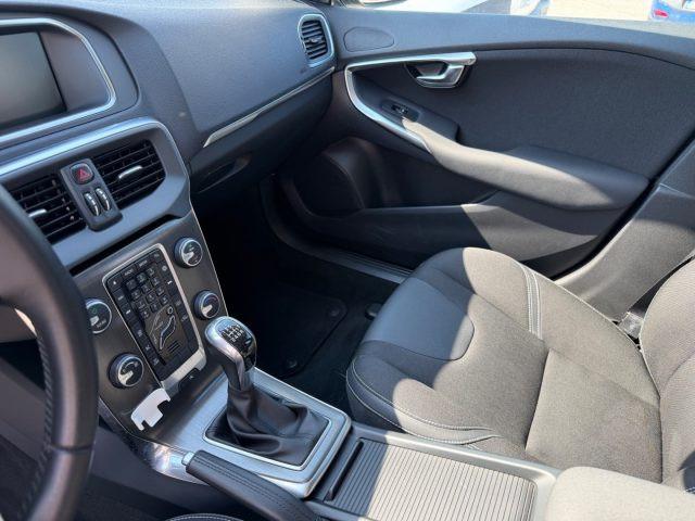 VOLVO V40 D3 Momentum