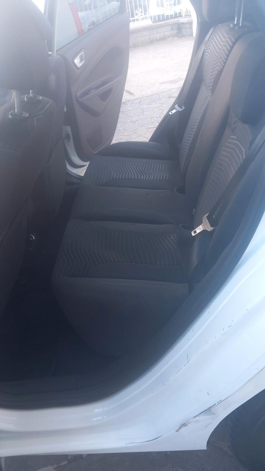 Ford Fiesta 1.5 TDCi 75CV 5 porte Titanium