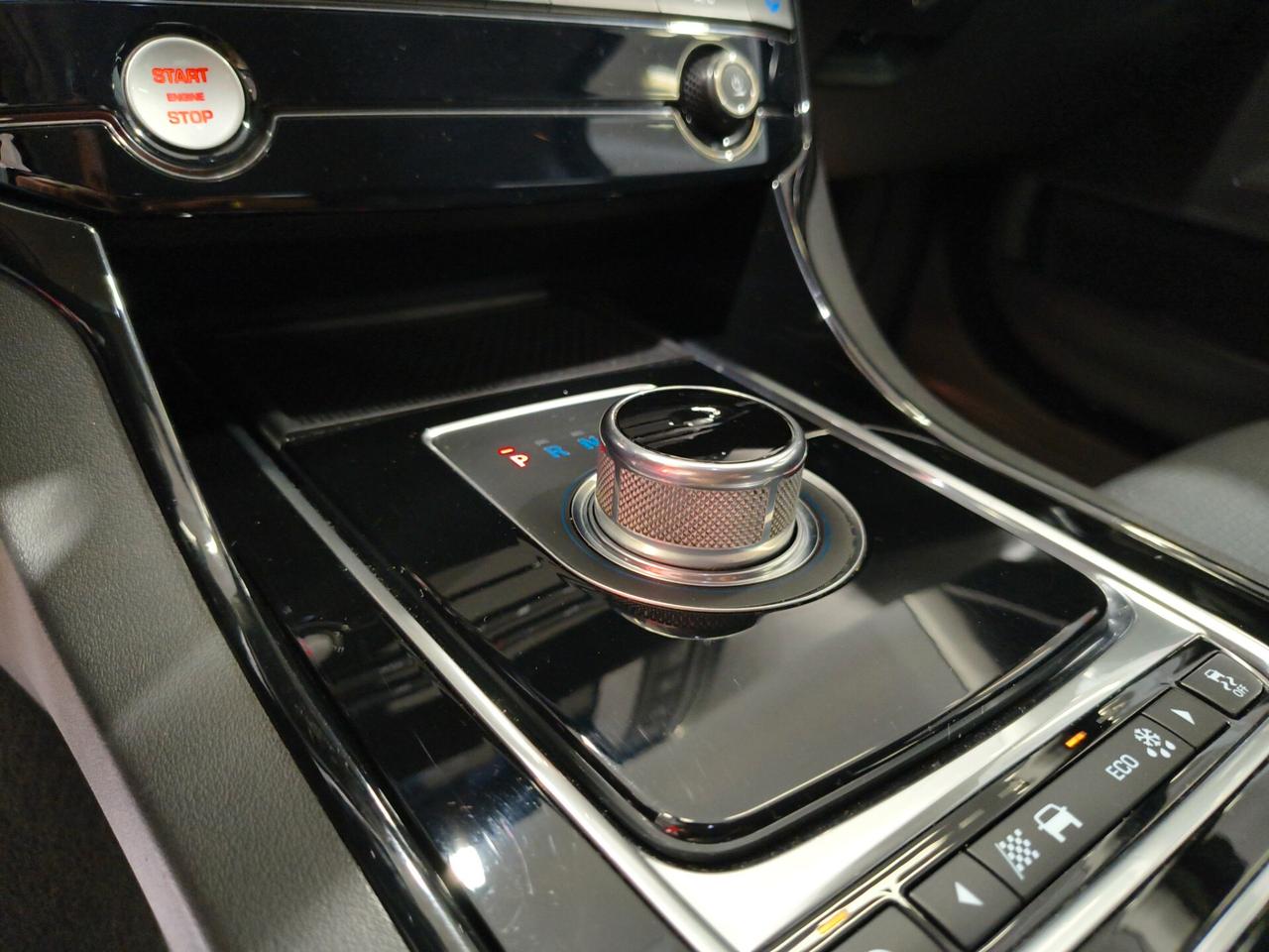 Jaguar XE 2.0 D Turbo 180CV aut. Portfolio