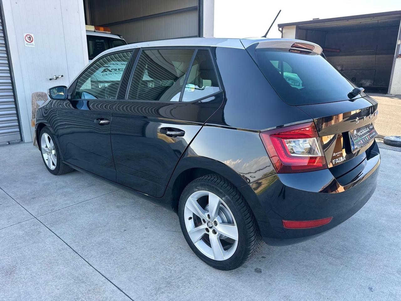 Skoda Fabia 1.0 MPI 60 CV Twin Color Nero